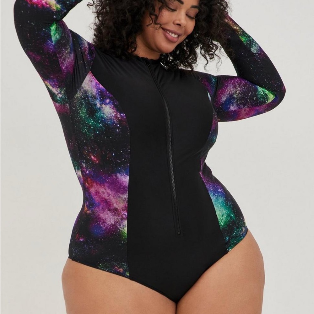 Torrid Wireless Long Sleeve Rashguard One Piece Swimsuit Size 1